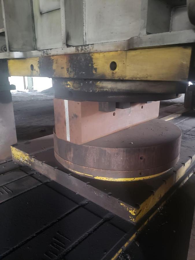 Used Kawasaki 2000 Ton Hydraulic Press