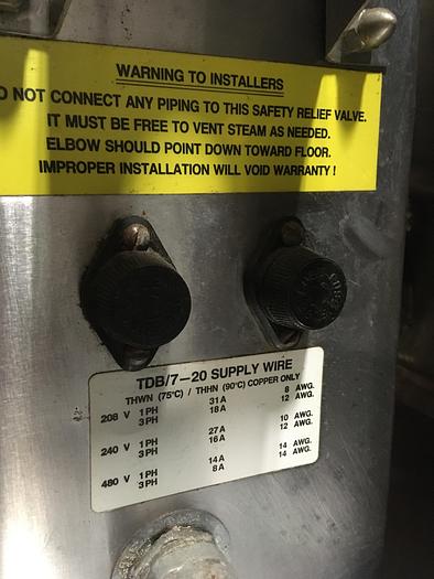 Used GROEN TDB/7-20 ELEC. TILTING STEAM KETTLE LAB MIXER TWIN AGITATION CAPABLE on STAINLESS STEEL STAND w/ PULL OUT PERFORATED POURING SHELF !