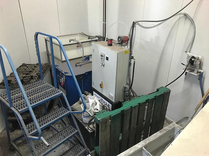 Used 2005 LS Industries Vibratory Tumbler Finisher 160s Deburr Machine 145 cu. ft.