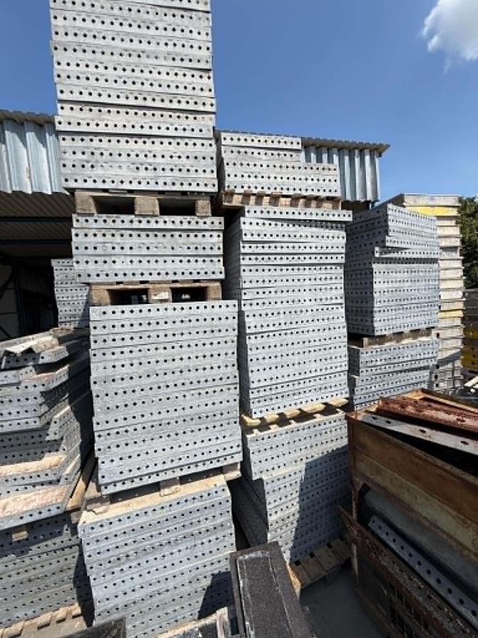 Used Hunnebeck Tekko szalunki zestaw na 363m2 do remontu