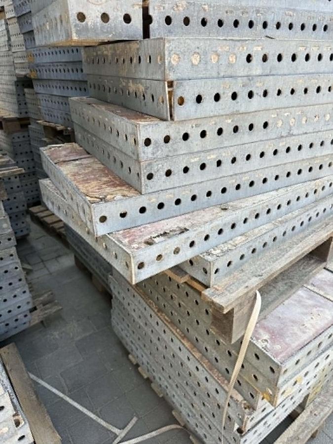 Used Hunnebeck Tekko szalunki zestaw na 363m2 do remontu