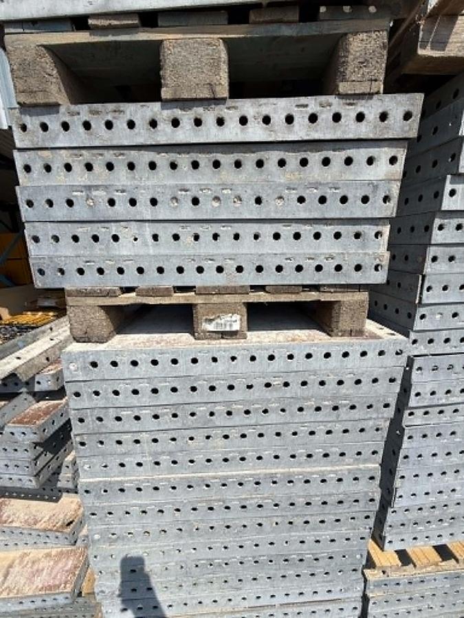 Used Hunnebeck Tekko szalunki zestaw na 363m2 do remontu