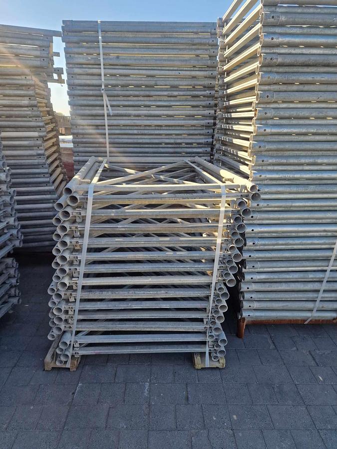 Used Hunnebeck Gass system aluminiowych wież podporowych