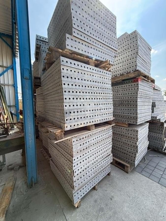 Used Hunnebeck Tekko szalunki zestaw na 363m2 do remontu
