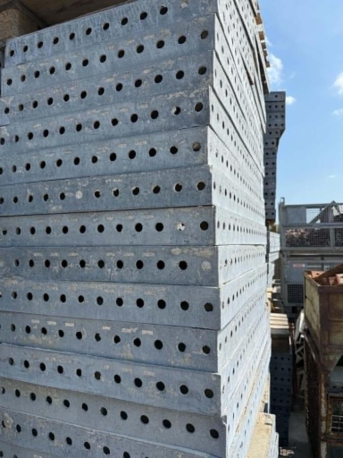 Used Hunnebeck Tekko szalunki zestaw na 363m2 do remontu