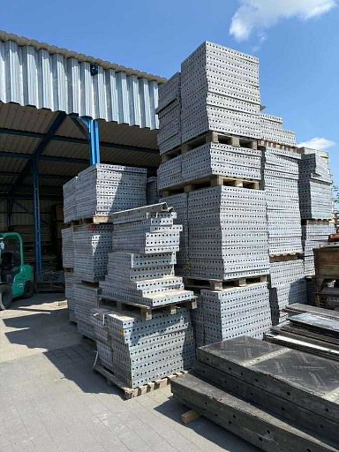 Used Hunnebeck Tekko szalunki zestaw na 363m2 do remontu