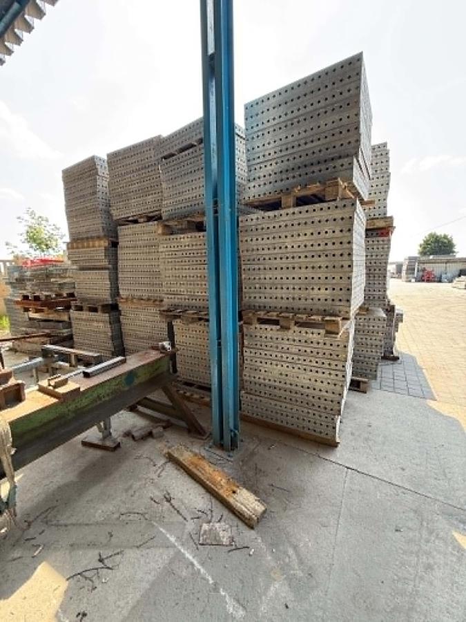 Used Hunnebeck Tekko szalunki zestaw na 363m2 do remontu