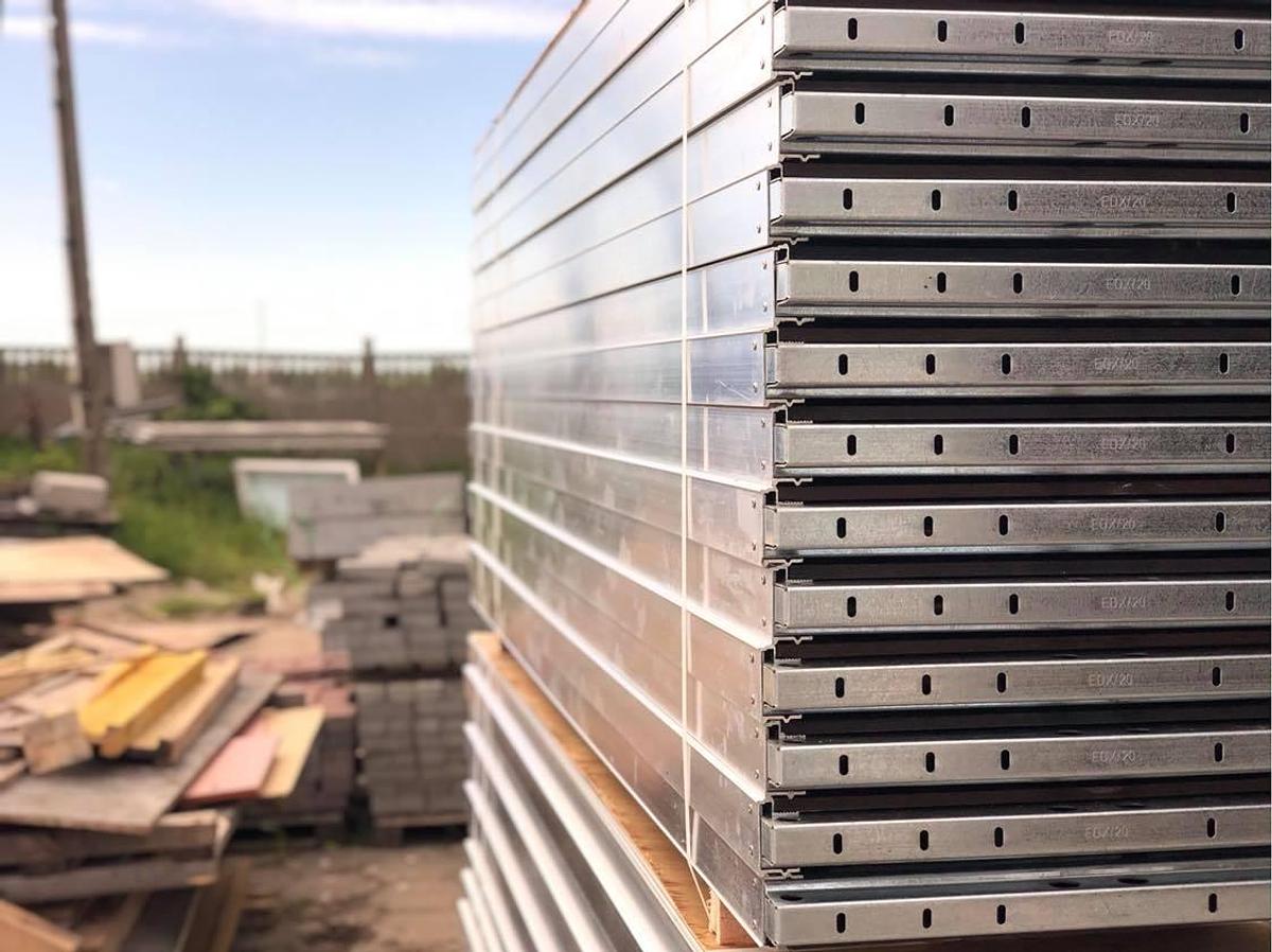 Podest komunikacyjny rusztowania typu Plettac