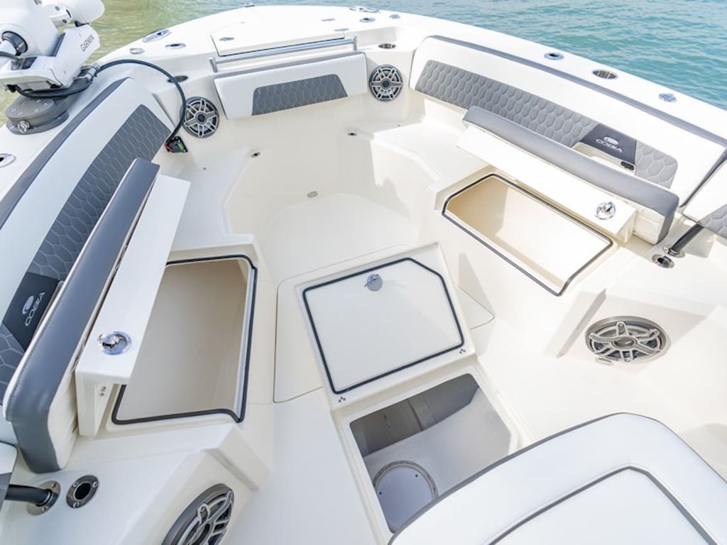 2026 Cobia Boats 305 CC Base