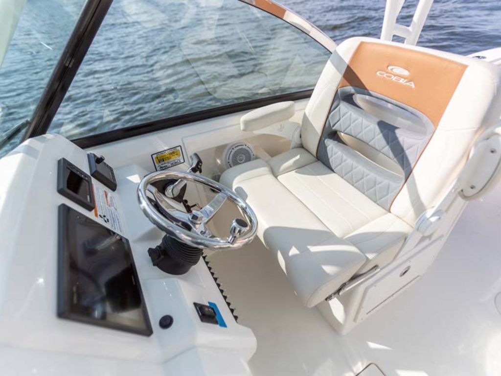 2026 Cobia Boats 240 DC Base