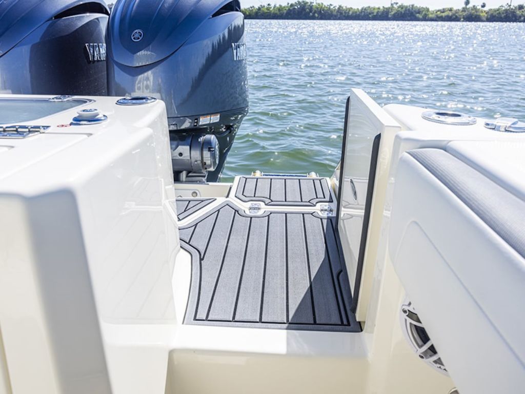 2026 Cobia Boats 265 CC Base