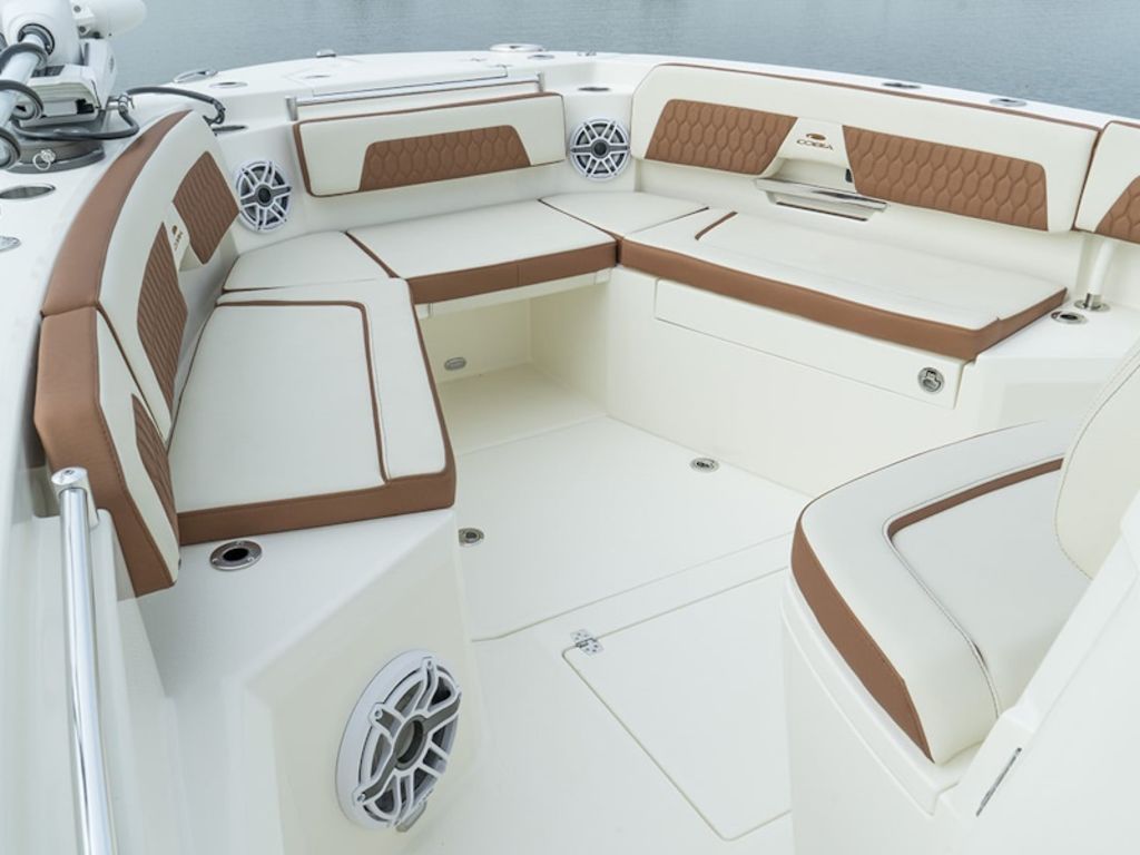2026 Cobia Boats 285 CC Base