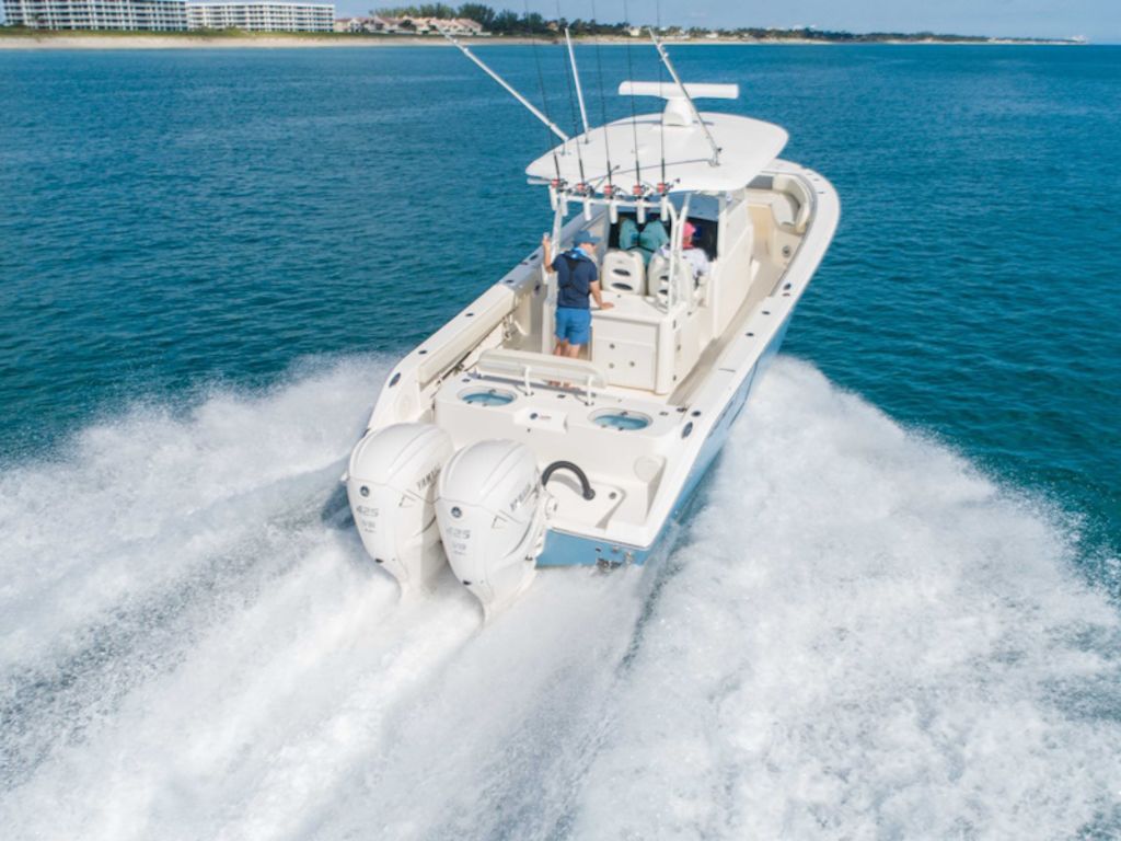 2026 Cobia Boats 350 CC Base