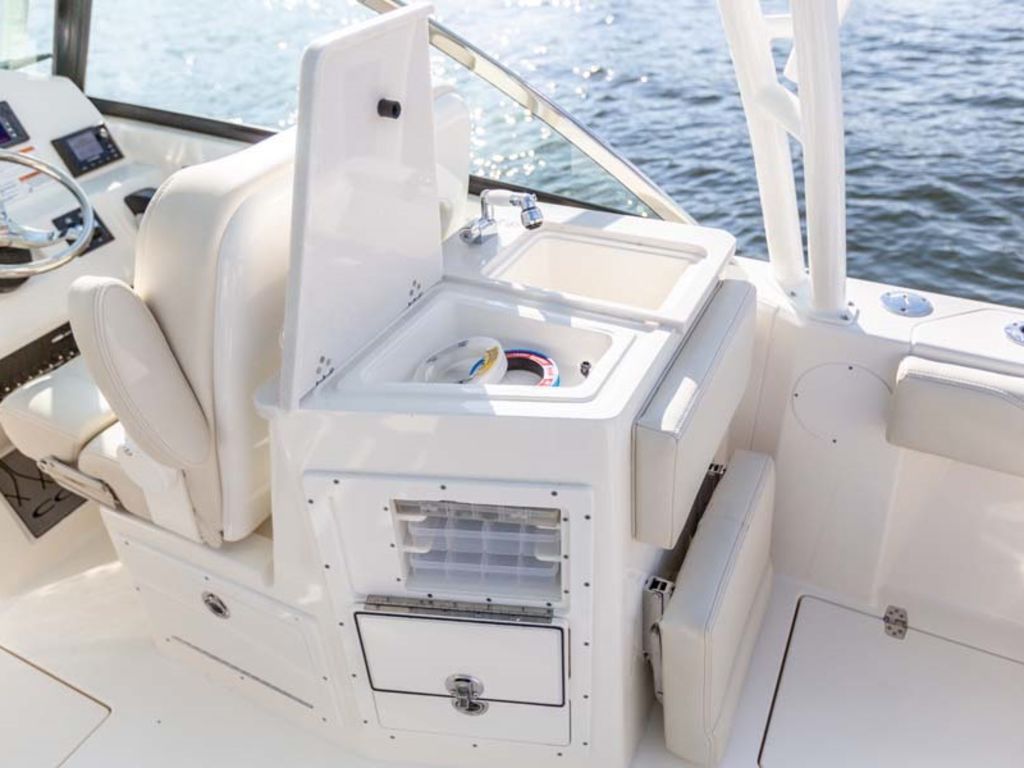 2026 Cobia Boats 240 DC Base