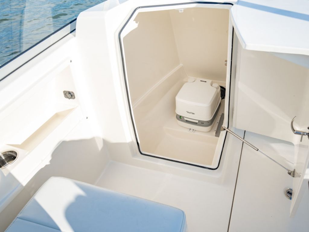 2026 Cobia Boats 220 DC Base
