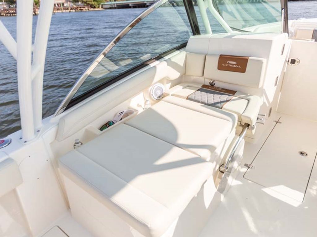 2026 Cobia Boats 240 DC Base