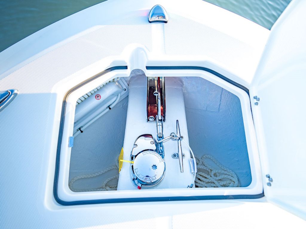 2026 Cobia Boats 245 CC Base