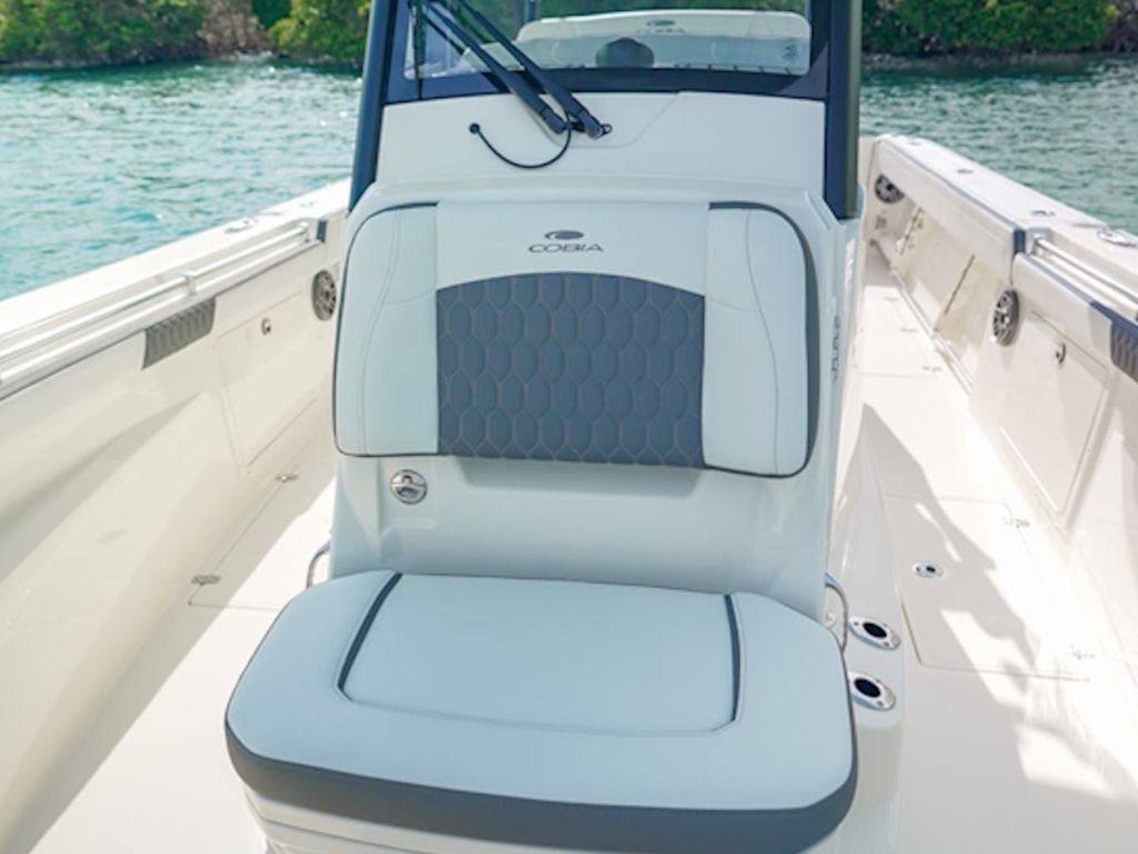 2026 Cobia Boats 305 CC Base