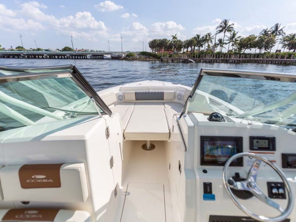 2026 Cobia Boats 240 DC Base