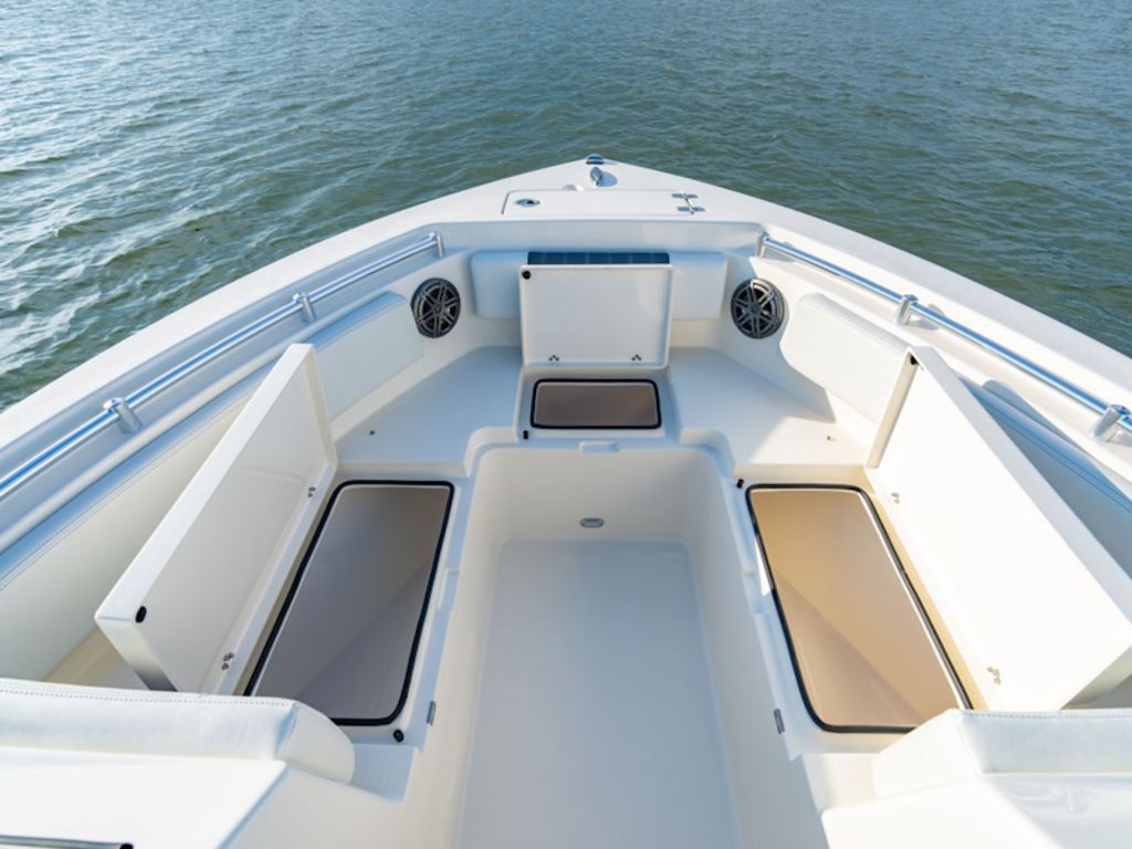 2026 Cobia Boats 220 DC Base