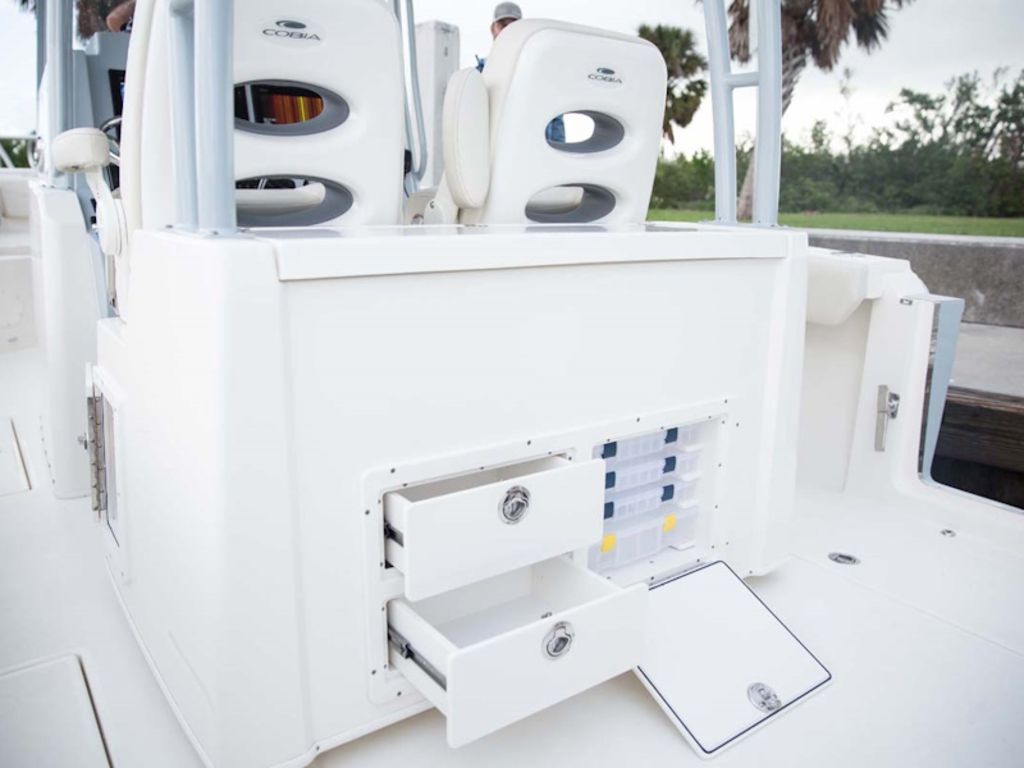 2026 Cobia Boats 320 CC Base