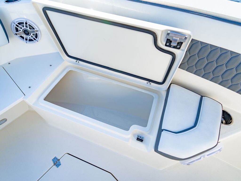 2026 Cobia Boats 245 CC Base
