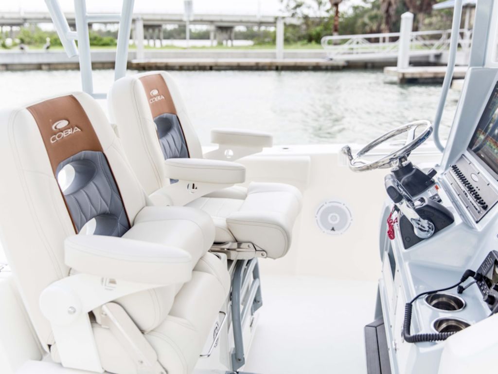 2026 Cobia Boats 320 CC Base
