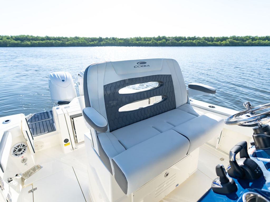 2026 Cobia Boats 245 CC Base