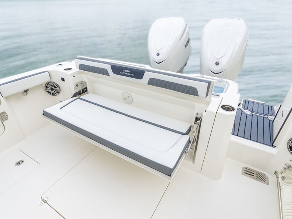 2026 Cobia Boats 305 CC Base