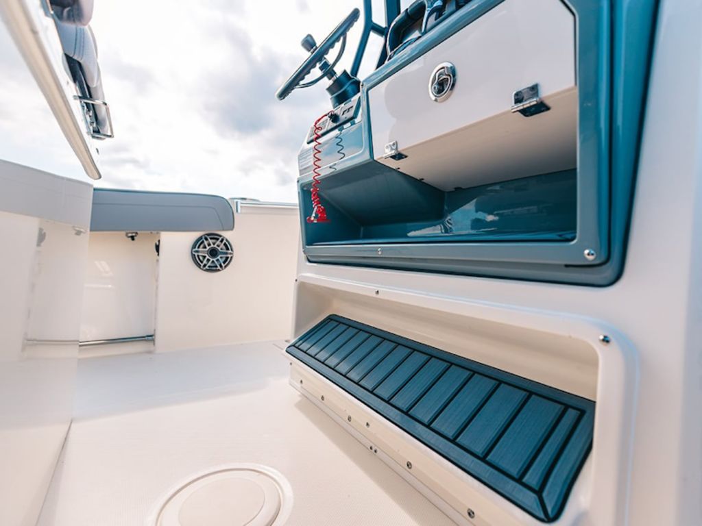 2026 Cobia Boats 285 Open Base