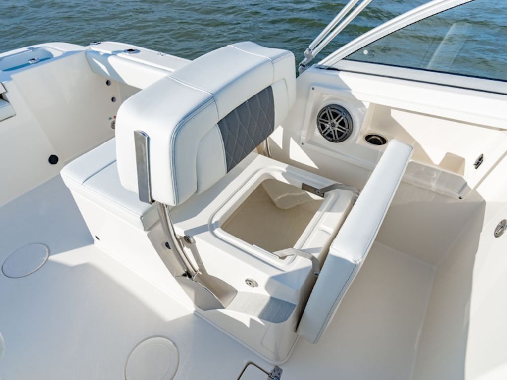 2026 Cobia Boats 220 DC Base