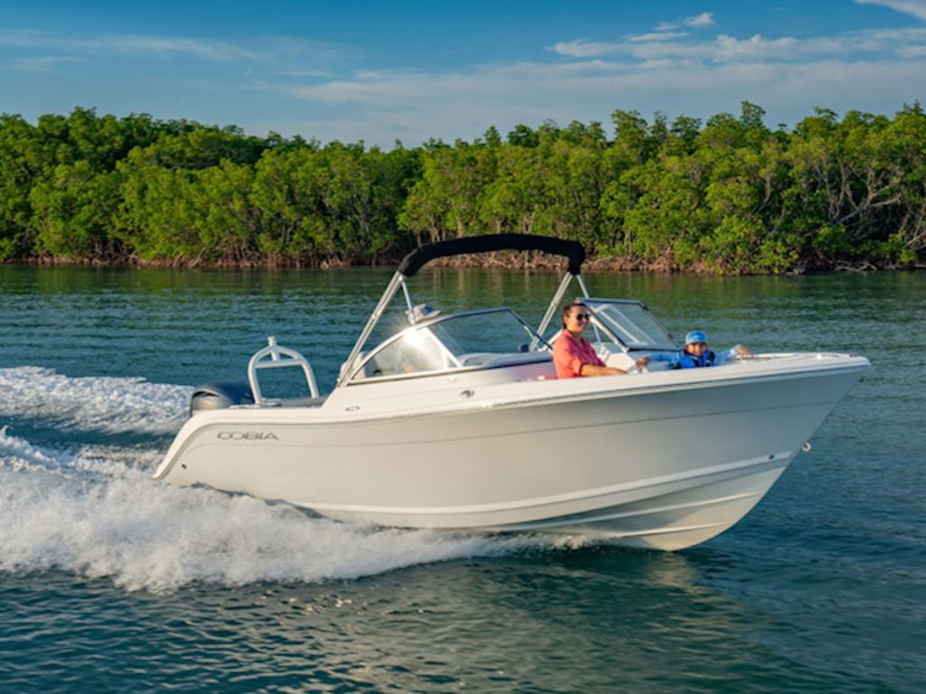 2026 Cobia Boats 220 DC Base