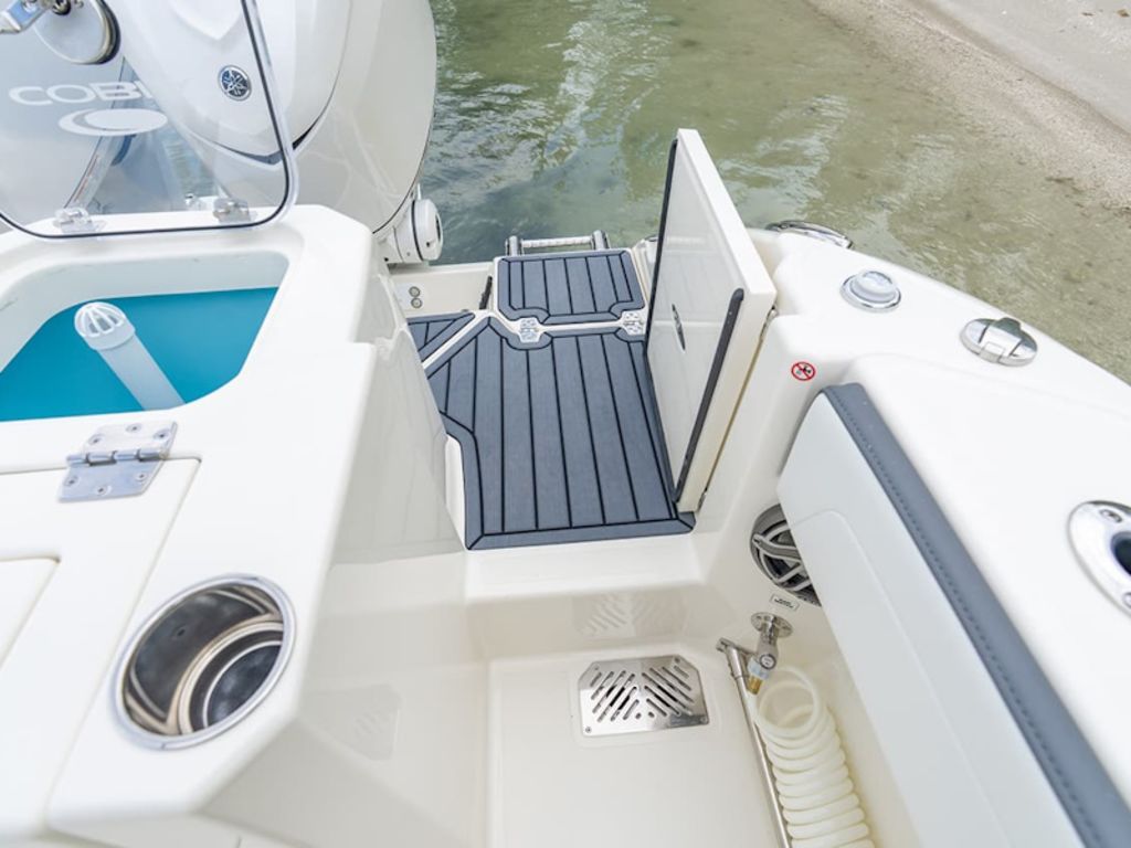 2026 Cobia Boats 305 CC Base
