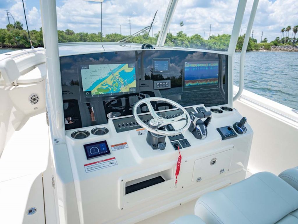 2026 Cobia Boats 350 CC Base