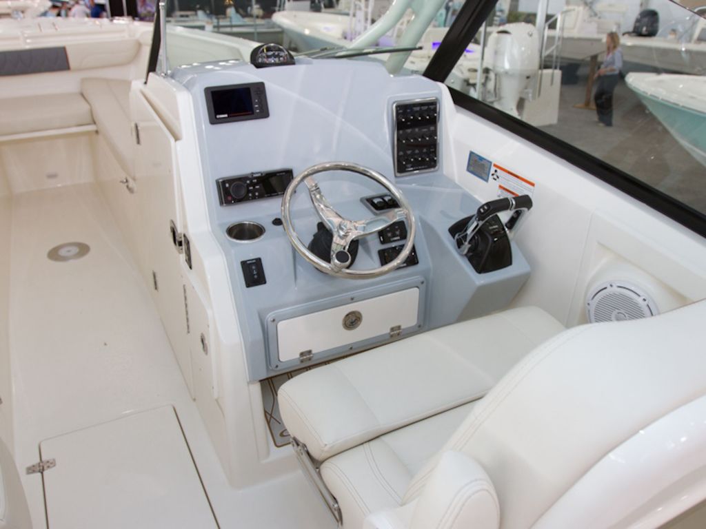 2026 Cobia Boats 280 DC Base