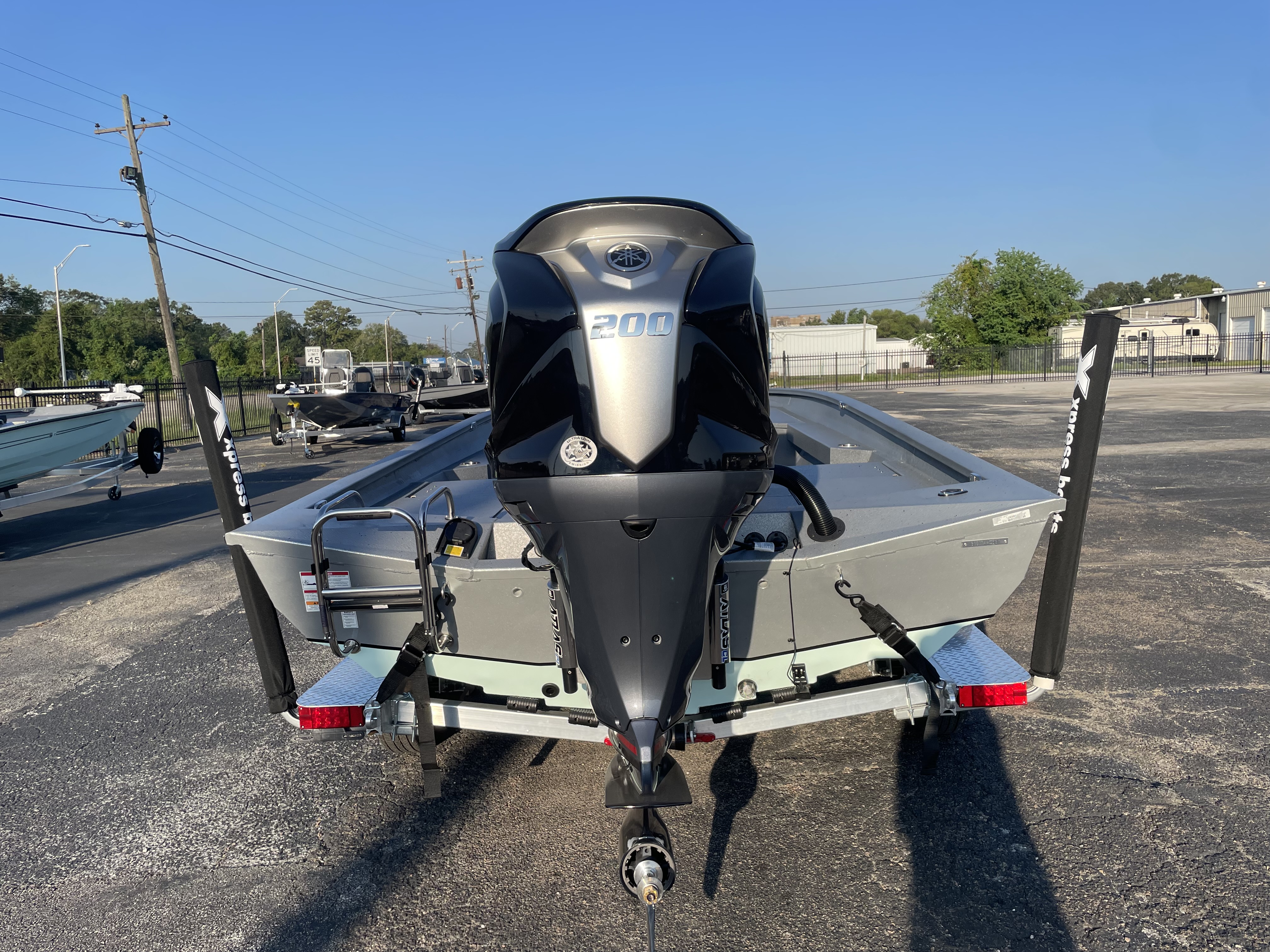 2027 Xpress H22 Bay