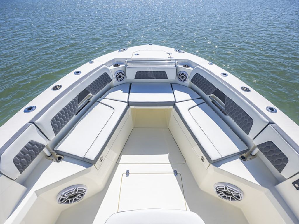 2026 Cobia Boats 265 CC Base
