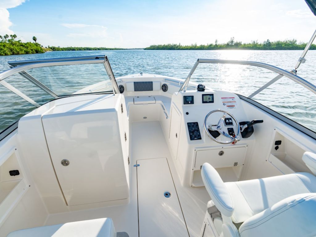 2026 Cobia Boats 220 DC Base