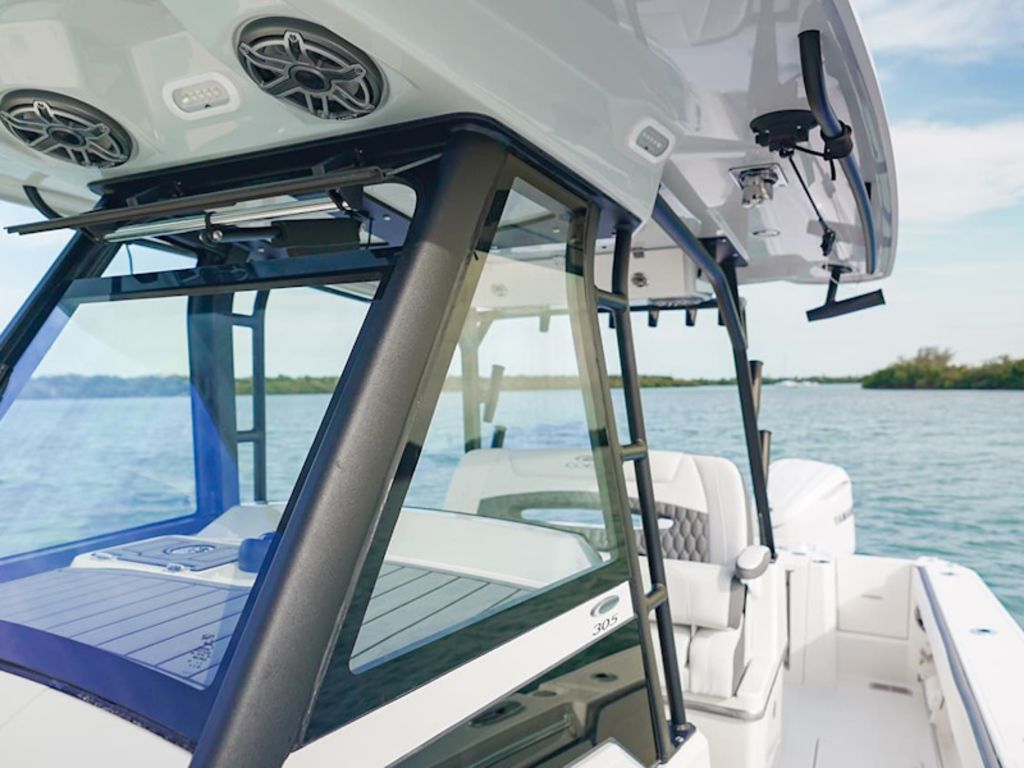2026 Cobia Boats 305 CC Base