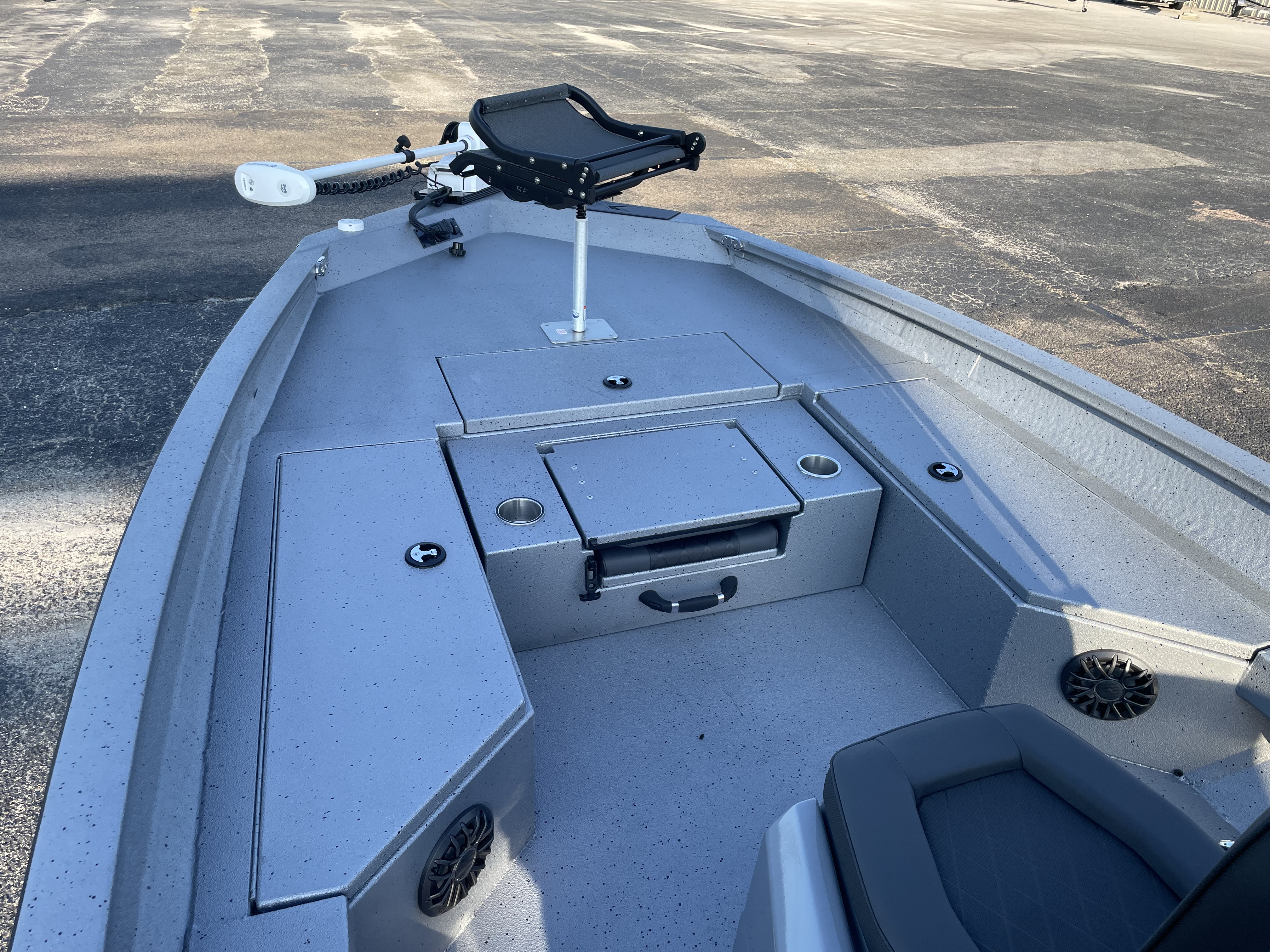 2027 Xpress H22 Bay