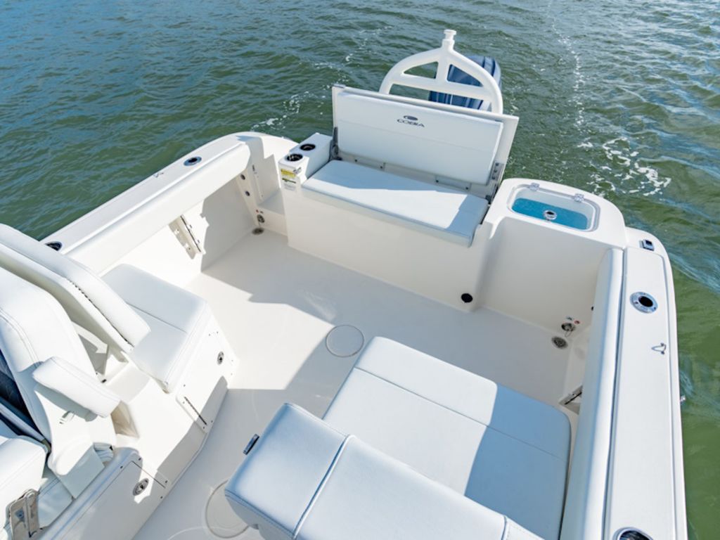 2026 Cobia Boats 220 DC Base