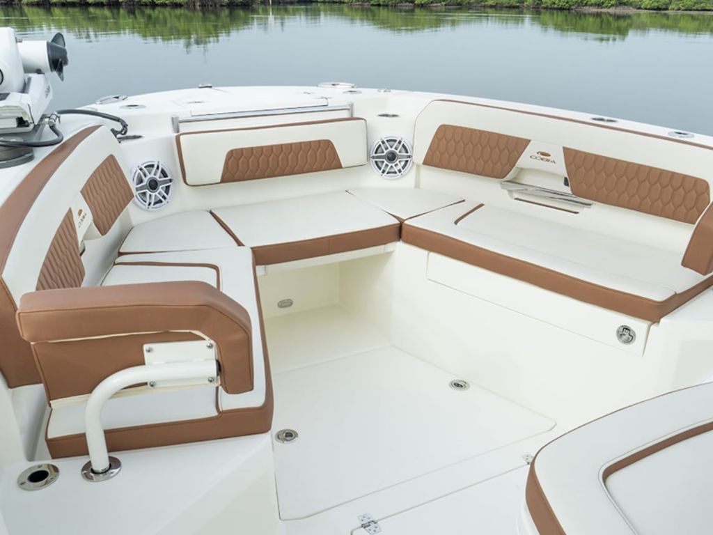 2026 Cobia Boats 285 CC Base