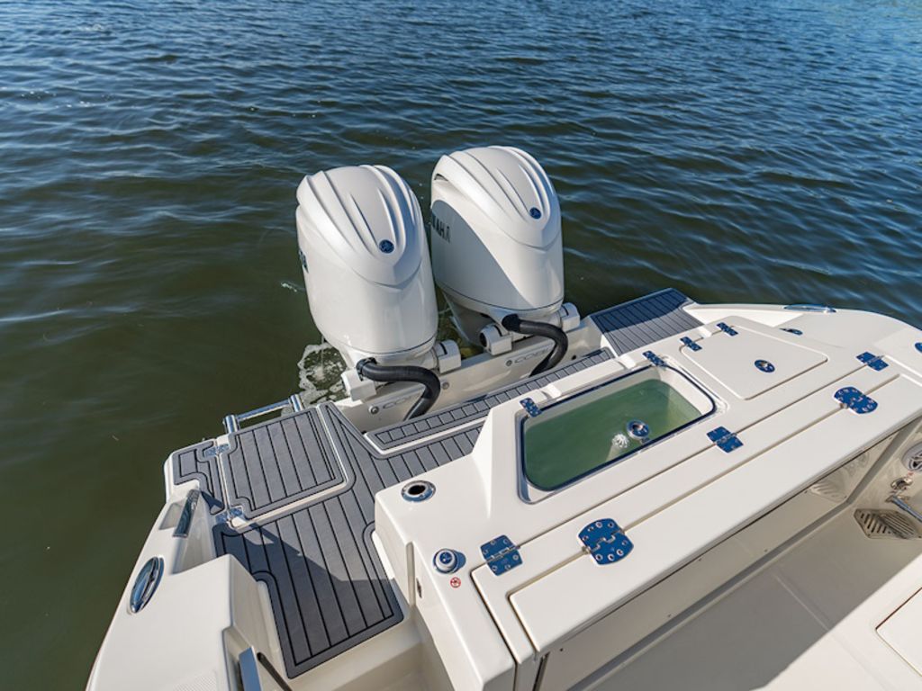 2026 Cobia Boats 245 CC Base