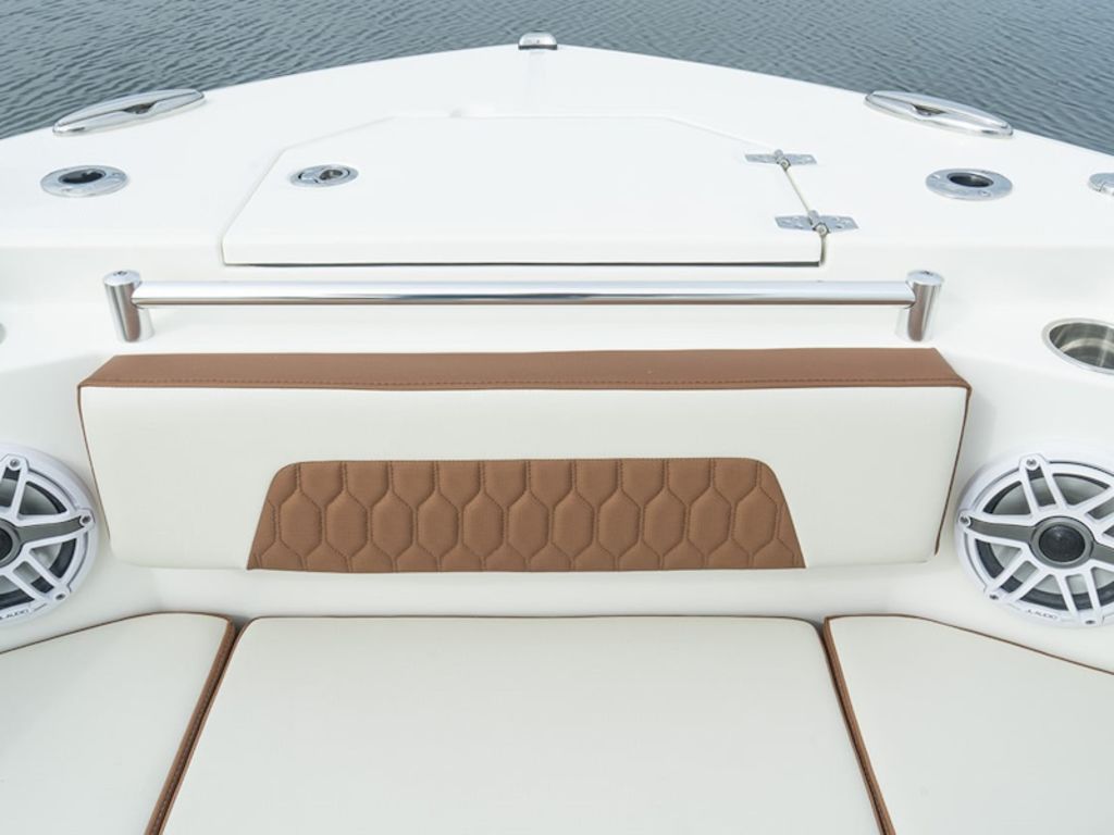 2026 Cobia Boats 285 CC Base