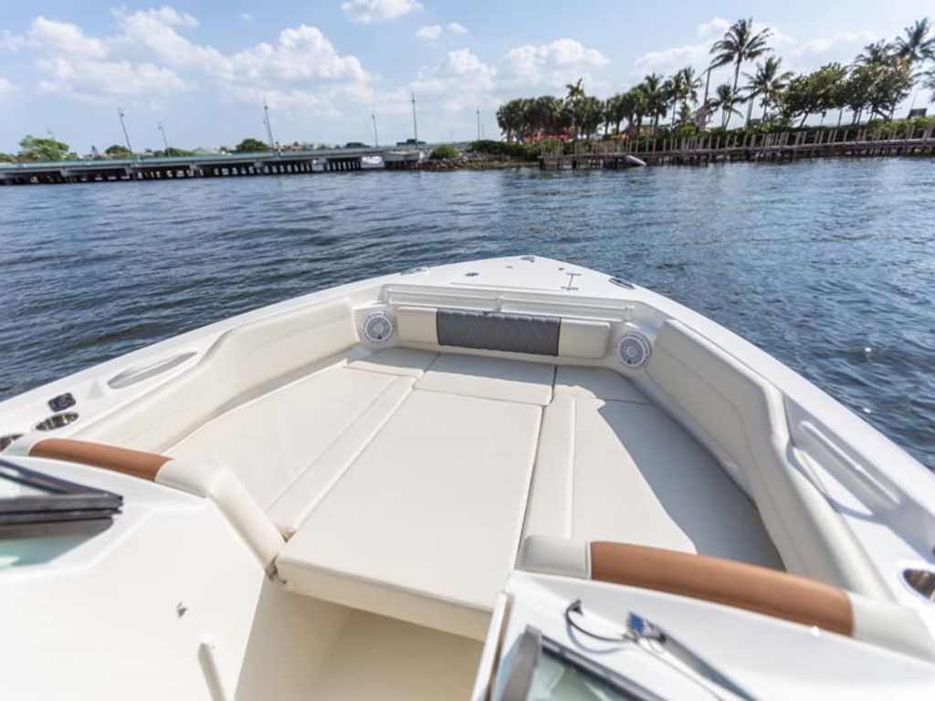2026 Cobia Boats 240 DC Base