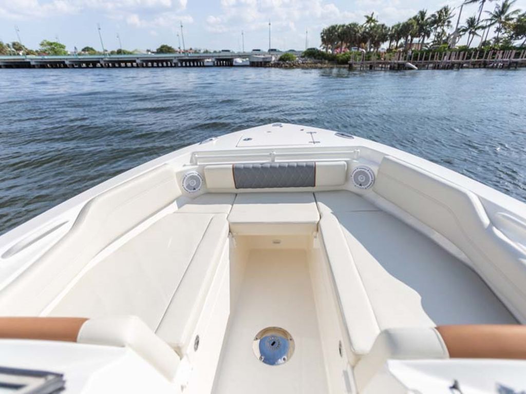 2026 Cobia Boats 240 DC Base