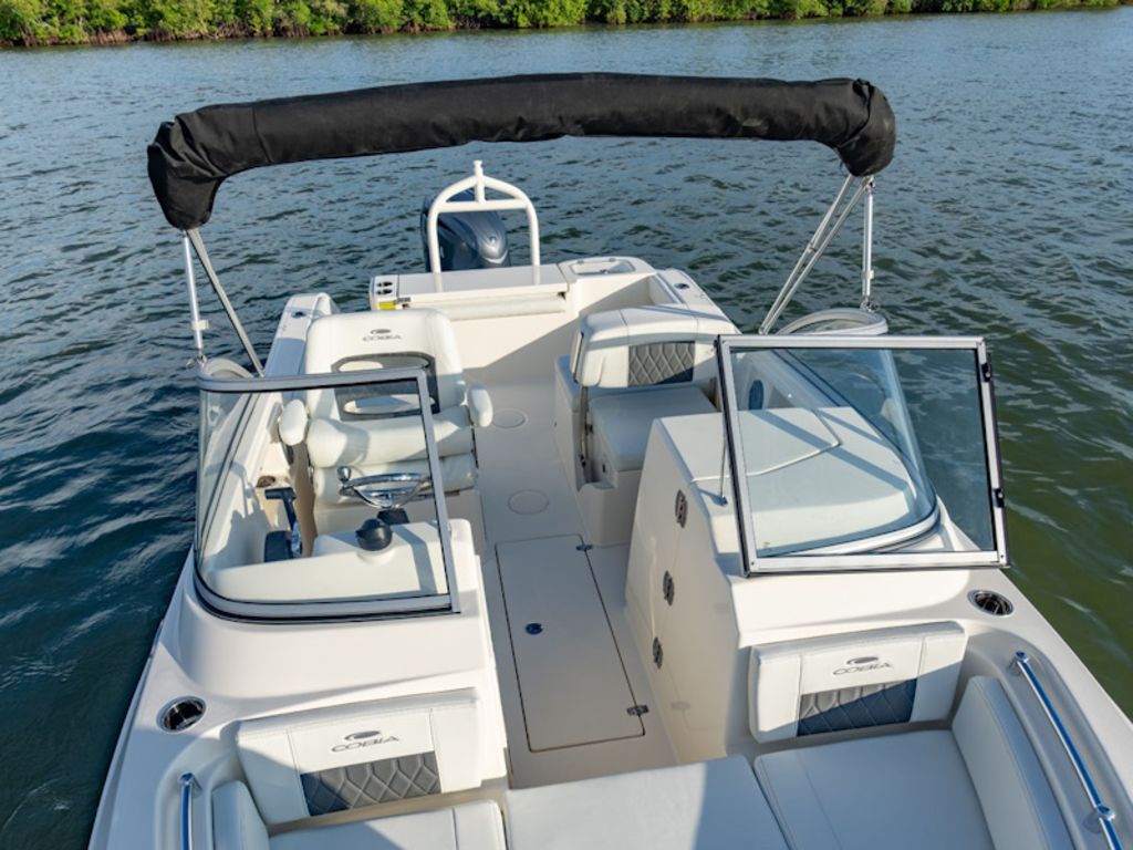 2026 Cobia Boats 220 DC Base