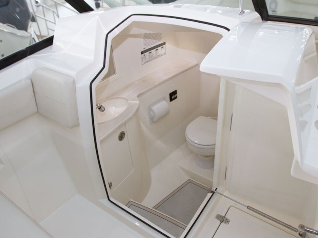 2026 Cobia Boats 280 DC Base
