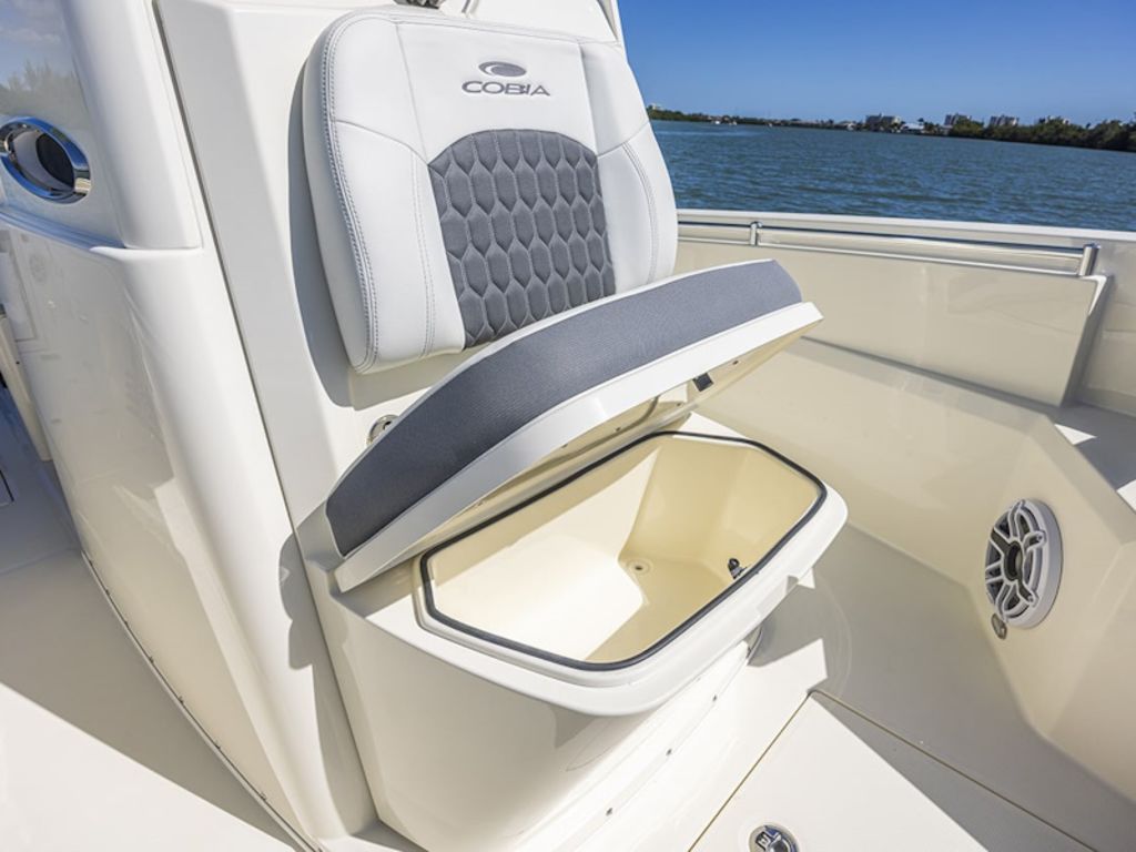 2026 Cobia Boats 265 CC Base