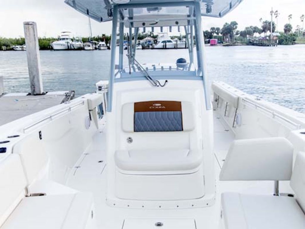 2026 Cobia Boats 320 CC Base
